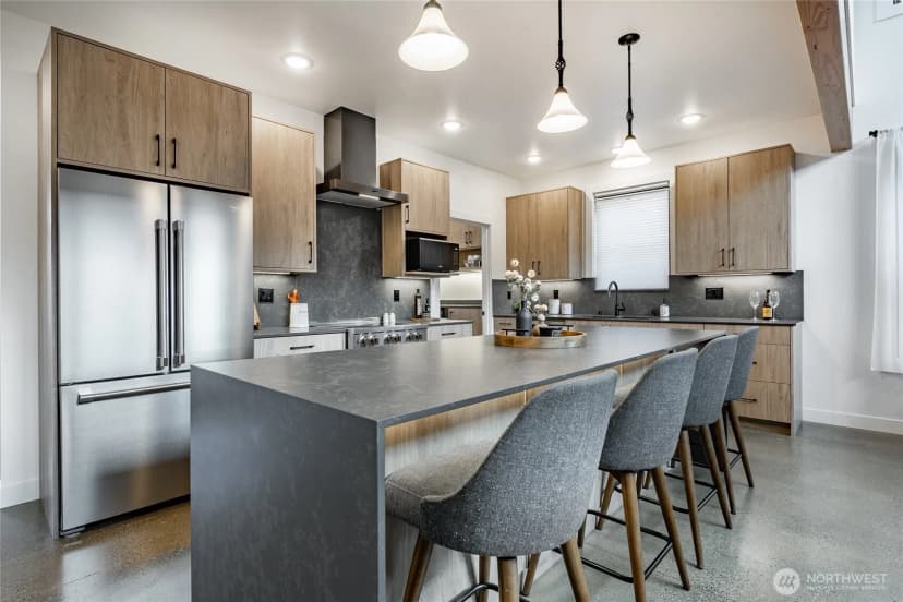Property photo for 204 Pebblebrook Drive, Lynden photo 9