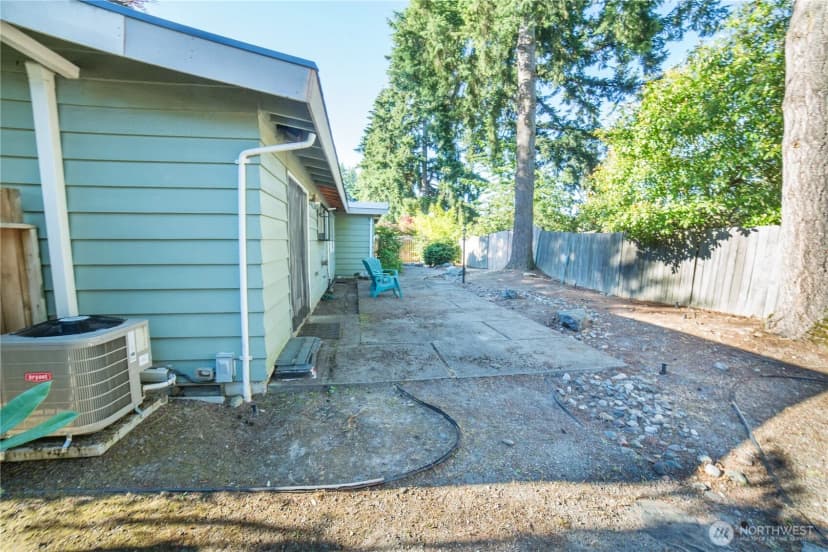 Property photo for 2500 167th Place Ne, Bellevue photo 38
