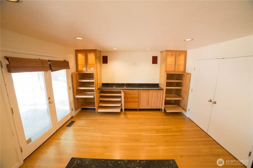 Property photo for 2500 167th Place Ne, Bellevue photo 18