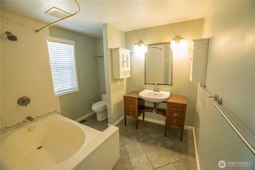 Property photo for 2500 167th Place Ne, Bellevue photo 28