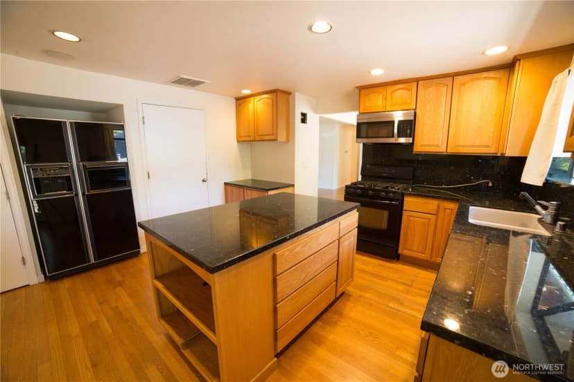 Property photo for 2500 167th Place Ne, Bellevue photo 14