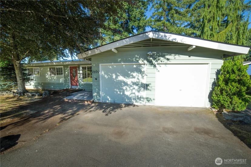 Property photo for 2500 167th Place Ne, Bellevue photo 2