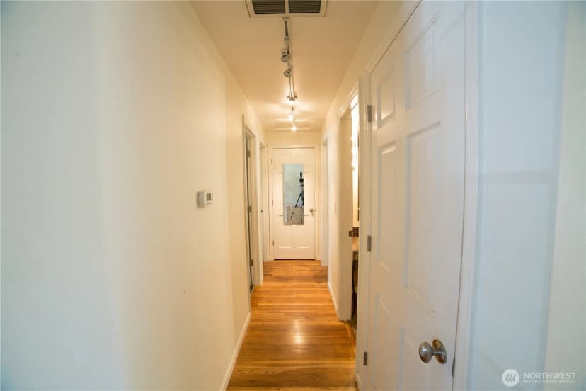 Property photo for 2500 167th Place Ne, Bellevue photo 4
