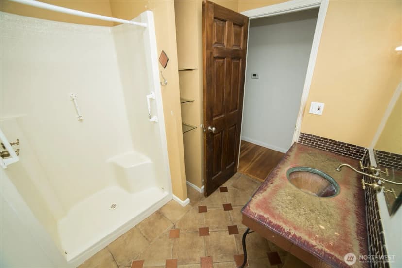 Property photo for 2500 167th Place Ne, Bellevue photo 23