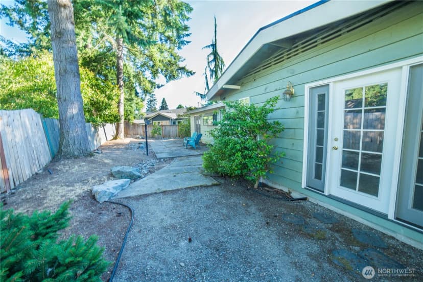 Property photo for 2500 167th Place Ne, Bellevue photo 32