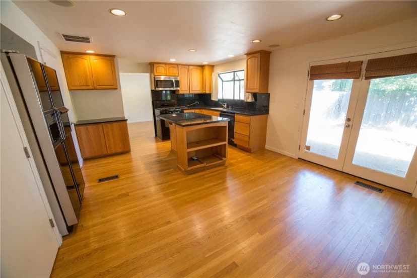 Property photo for 2500 167th Place Ne, Bellevue photo 11