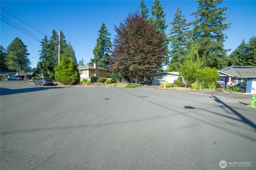 Property photo for 2500 167th Place Ne, Bellevue photo 35