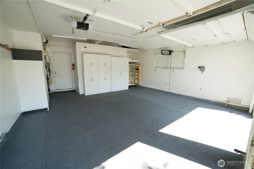 Property photo for 2500 167th Place Ne, Bellevue photo 29