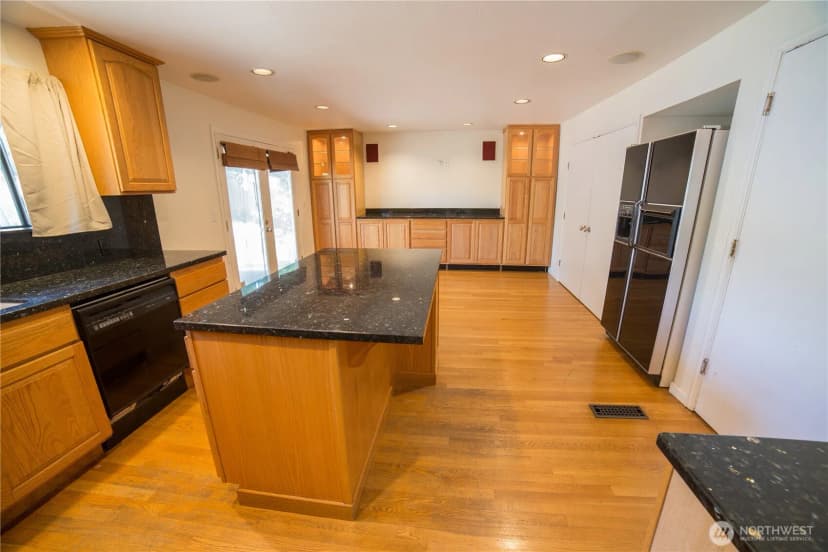 Property photo for 2500 167th Place Ne, Bellevue photo 12