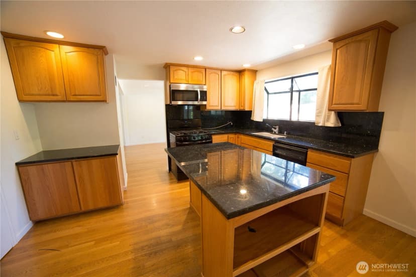 Property photo for 2500 167th Place Ne, Bellevue photo 13