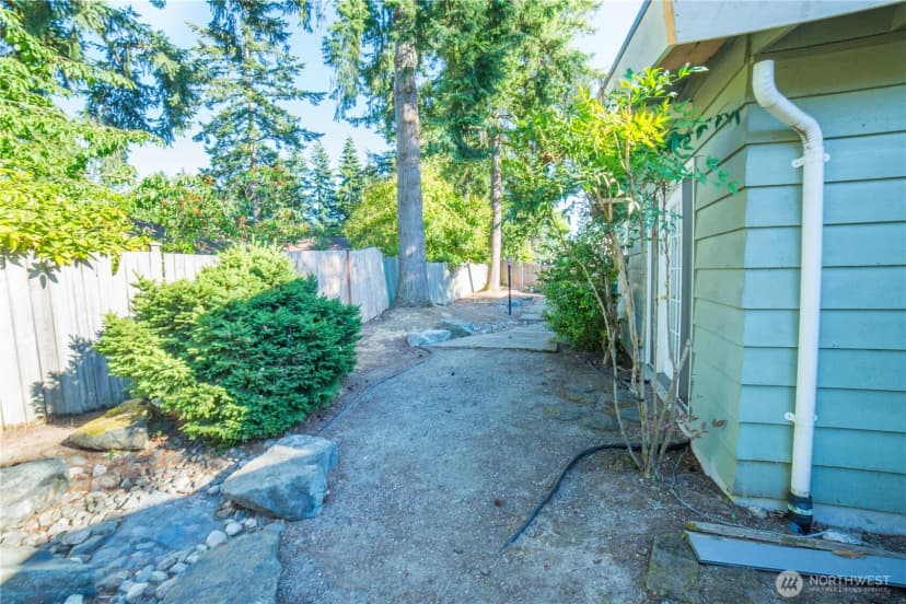 Property photo for 2500 167th Place Ne, Bellevue photo 36