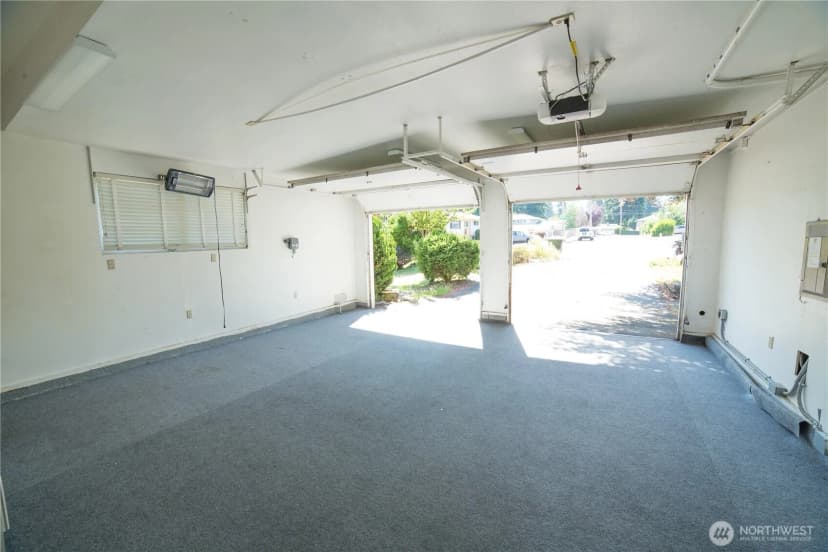 Property photo for 2500 167th Place Ne, Bellevue photo 31