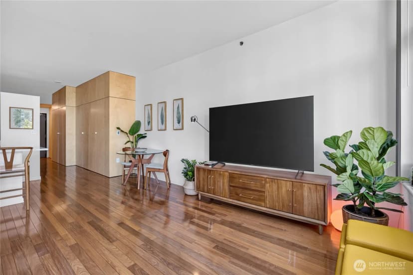 Property photo for 2717 Western Avenue ##5002, Seattle photo 5