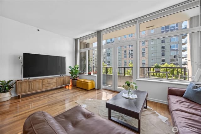 Property photo for 2717 Western Avenue ##5002, Seattle photo 3