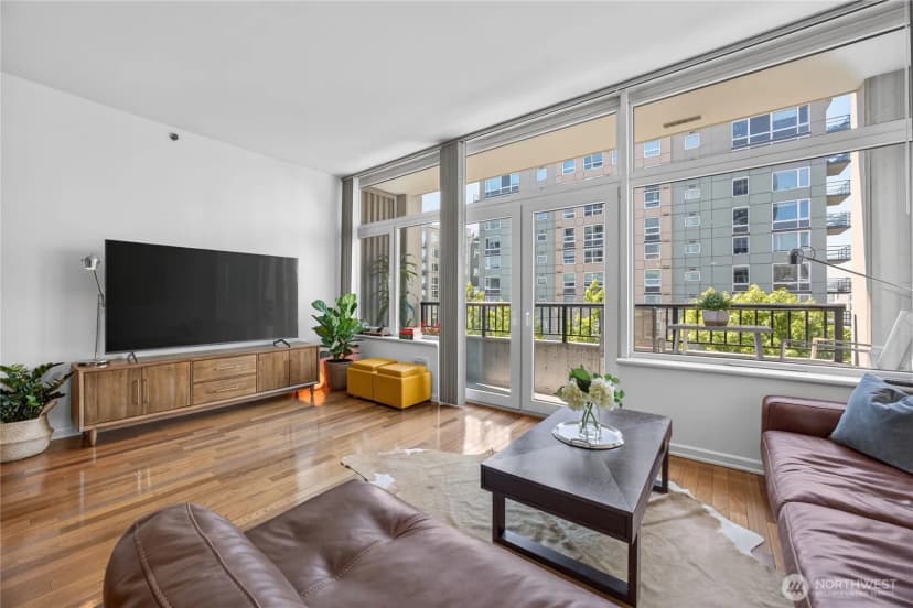 Property photo for 2717 Western Avenue ##5002, Seattle photo 3