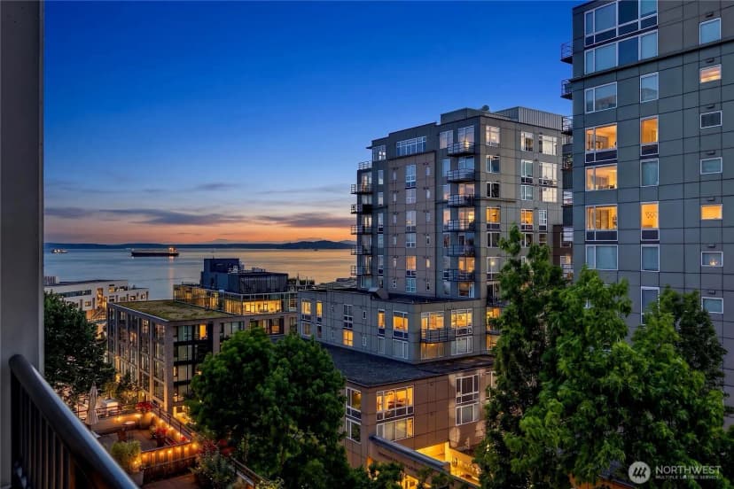 Property photo for 2717 Western Avenue ##5002, Seattle