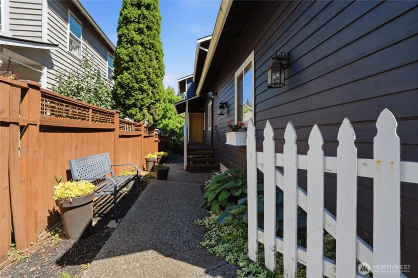 Property photo for 18656 4th Avenue Ne, Suquamish photo 2