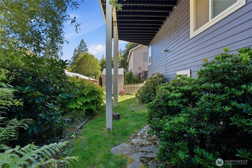 Property photo for 18656 4th Avenue Ne, Suquamish photo 3