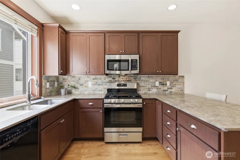 Property photo for 6526 34th Avenue Ne #b, Seattle photo 12