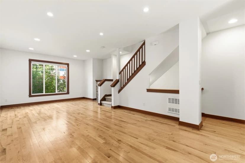 Property photo for 6526 34th Avenue Ne #b, Seattle photo 3