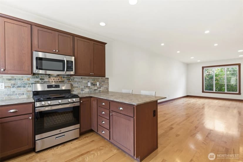 Property photo for 6526 34th Avenue Ne #b, Seattle photo 13