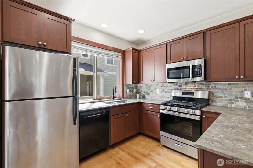 Property photo for 6526 34th Avenue Ne #b, Seattle photo 11