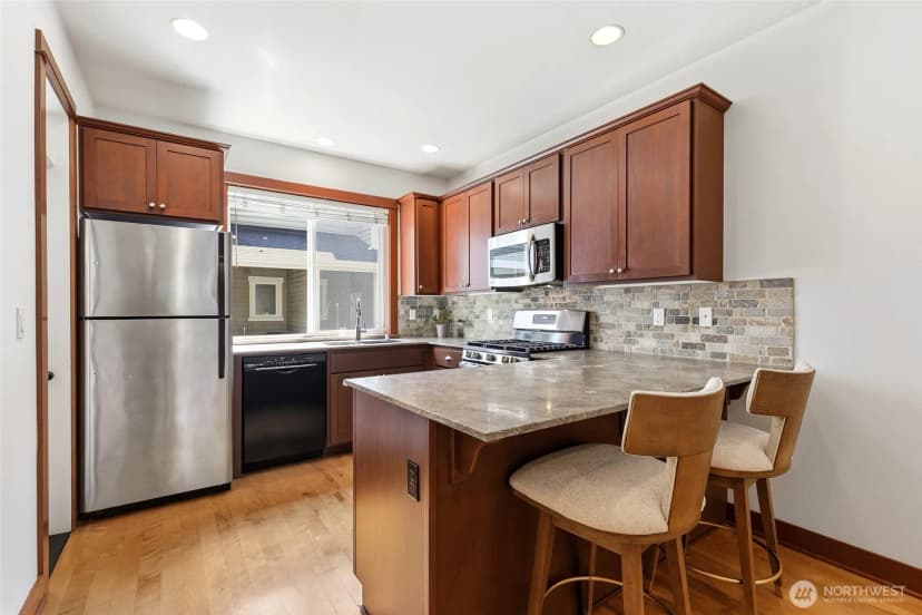 Property photo for 6526 34th Avenue Ne #b, Seattle photo 9