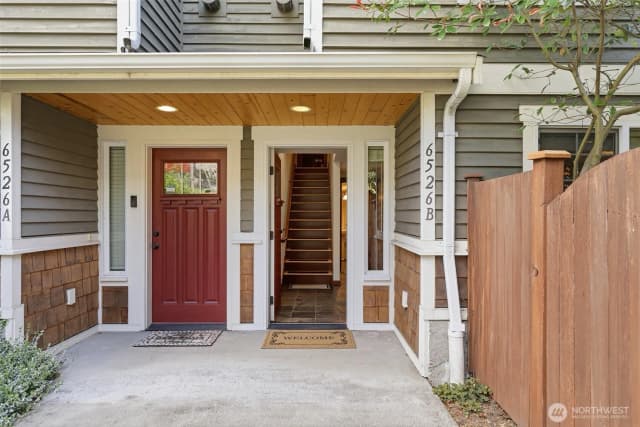 Property photo for 6526 34th Avenue Ne #b, Seattle photo 2