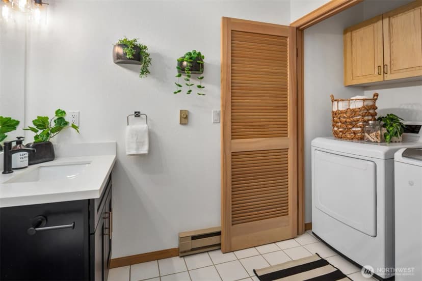 Property photo for 11280 Marine View Drive Sw, Seattle photo 13