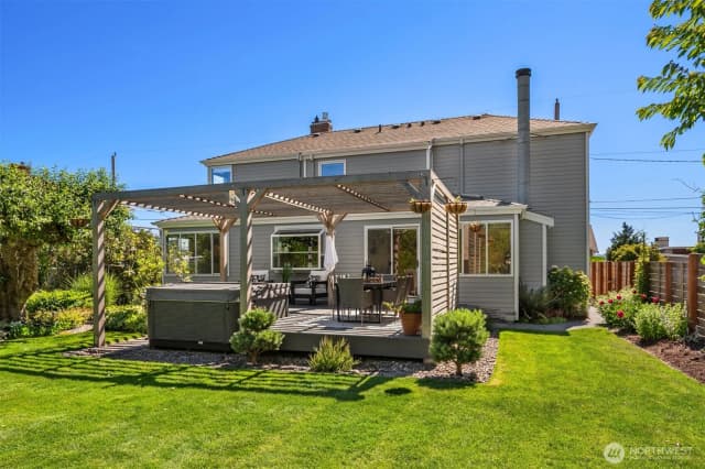 Property photo for 11280 Marine View Drive Sw, Seattle photo 2