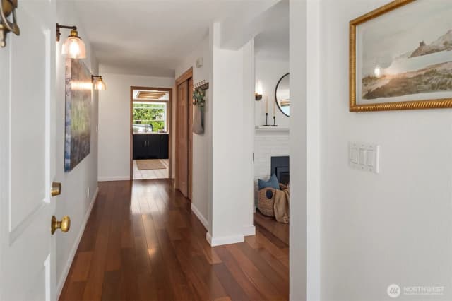 Property photo for 11280 Marine View Drive Sw, Seattle photo 3