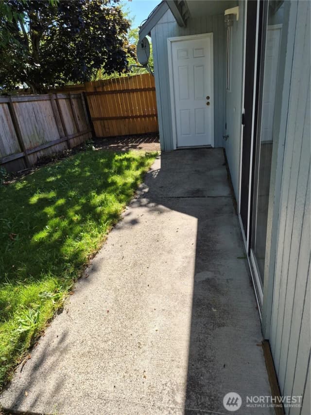 Property photo for 118 99th Court E, Tacoma photo 4