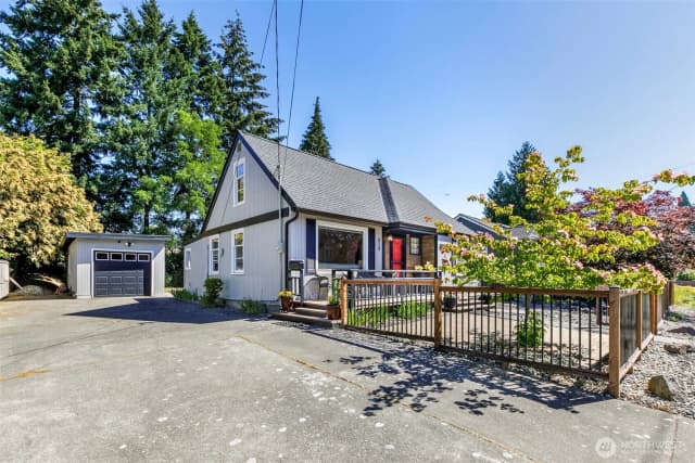Property photo for 618 138th Street Sw, Burien photo 3