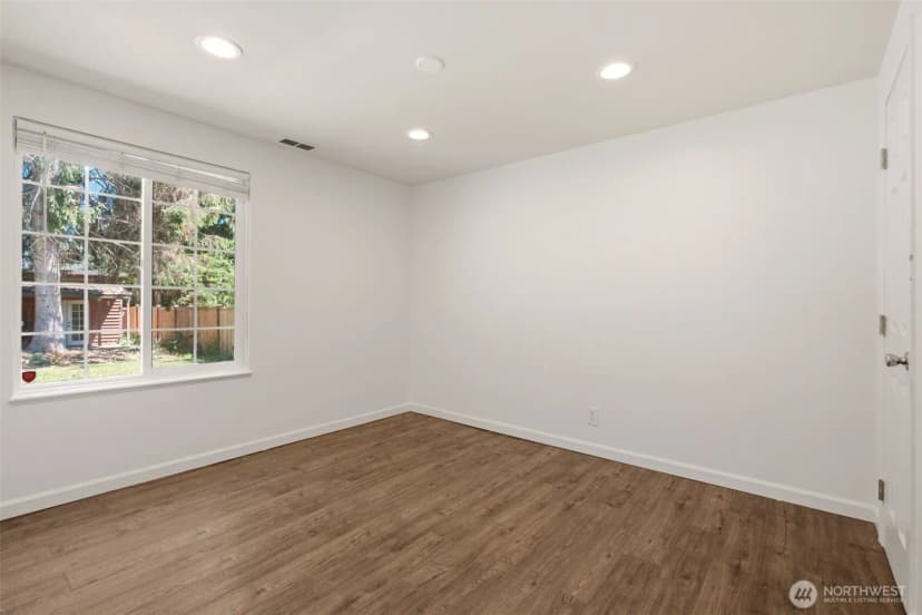 Property photo for 15520 32nd Avenue Ne, Shoreline photo 18