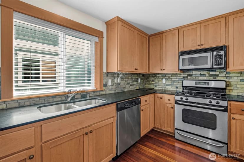 Property photo for 9130 45th Avenue Sw ##b, Seattle photo 8