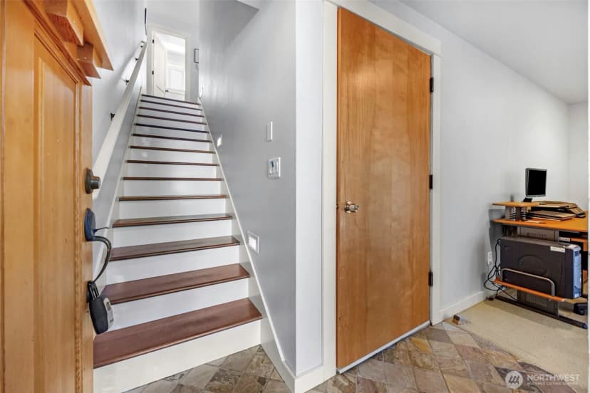 Property photo for 9130 45th Avenue Sw ##b, Seattle photo 3