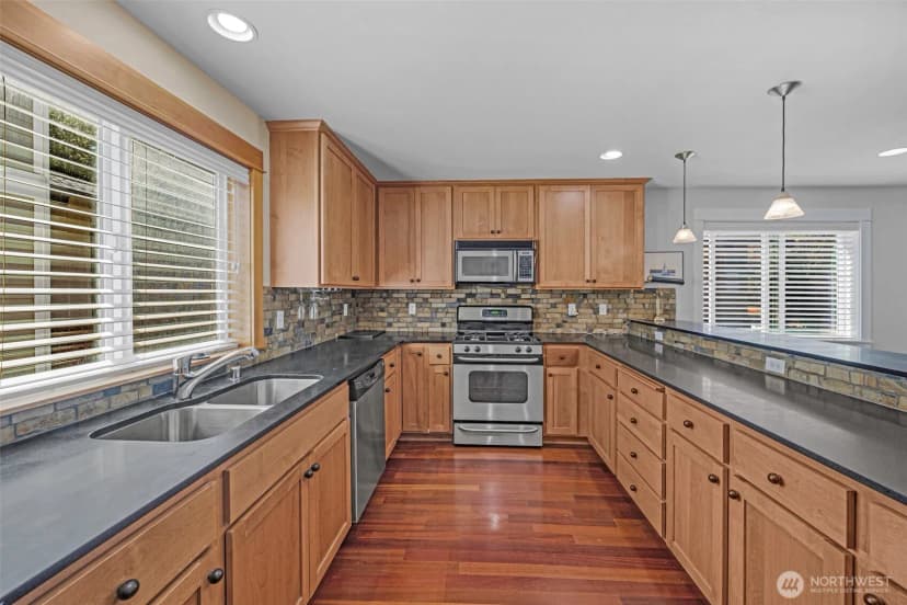 Property photo for 9130 45th Avenue Sw ##b, Seattle photo 10