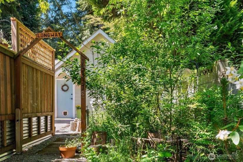 Property photo for 13337 25th Avenue Ne, Seattle