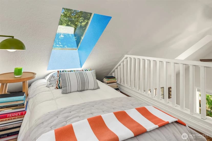 Property photo for 13337 25th Avenue Ne, Seattle photo 12