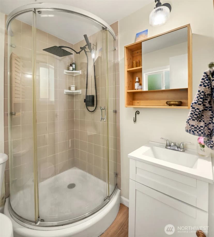 Property photo for 13337 25th Avenue Ne, Seattle photo 15