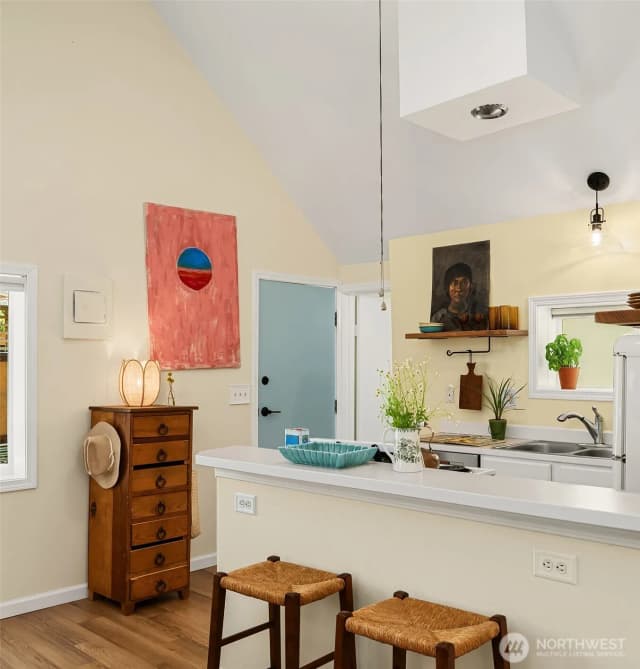 Property photo for 13337 25th Avenue Ne, Seattle photo 4
