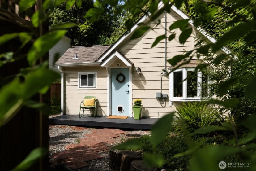 Property photo for 13337 25th Avenue Ne, Seattle photo 2