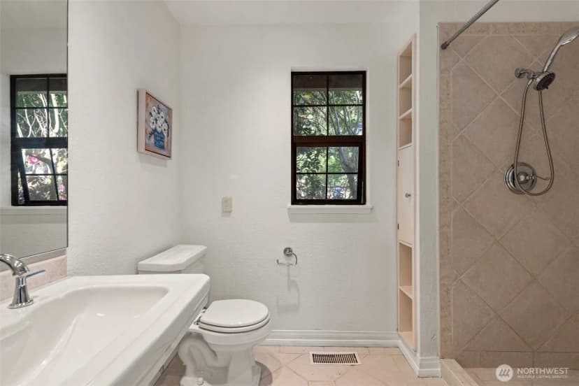 Property photo for 13257 Se 54th Place, Bellevue photo 14