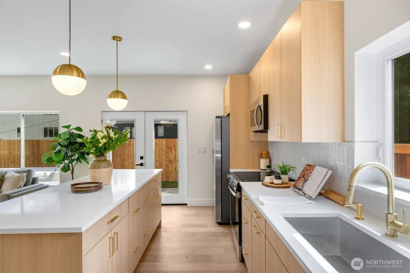 Property photo for 10053 8th Avenue Nw, Seattle photo 6