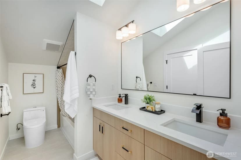 Property photo for 10053 8th Avenue Nw, Seattle photo 16