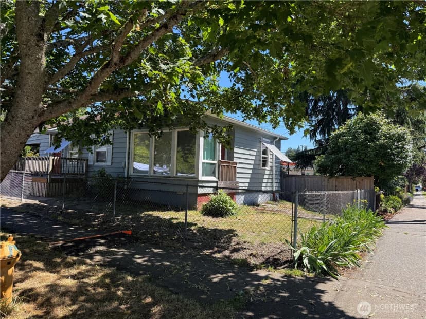 Property photo for 5050 50th Avenue Sw, Seattle photo 5