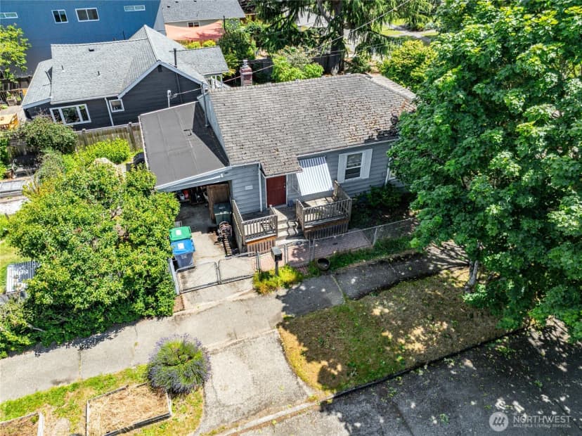 Property photo for 5050 50th Avenue Sw, Seattle photo 3