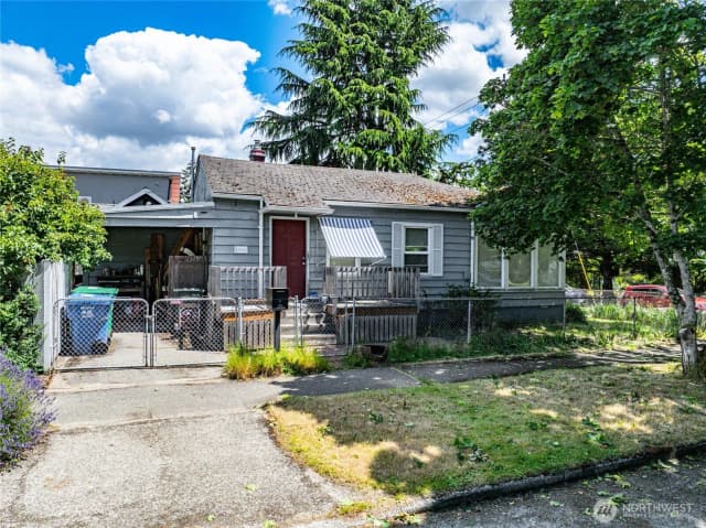 Property photo for 5050 50th Avenue Sw, Seattle photo 2