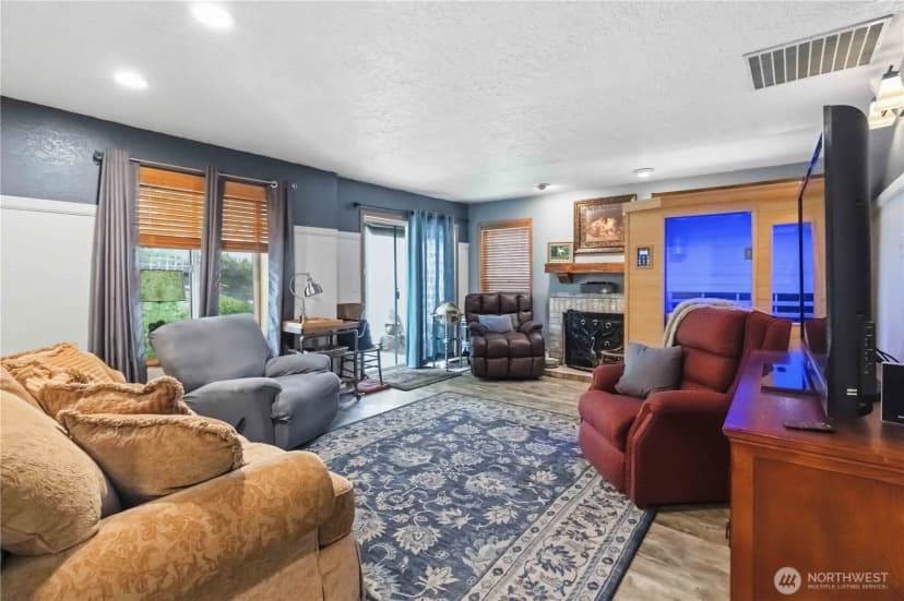 Property photo for 209 W Beacon Hill Drive, Longview photo 24