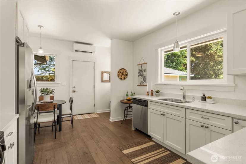 Property photo for 3222 38th Avenue Sw, Seattle photo 8